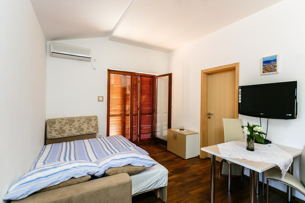 Apartments Josip Pinezići Habitación foto
